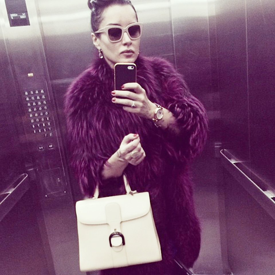 Тина Канделаки обожает фотографироваться в лифте